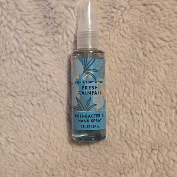 Bath & Body Works Anti-Bacterial 1 fl oz. Hand Spray + Bonus 3 fl oz. Hand Spray - Picture 5 of 7